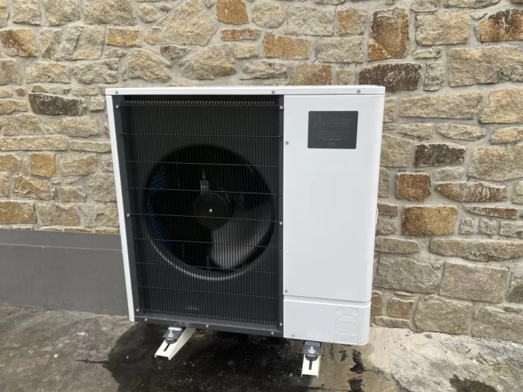 Remplacement d’une chaudière fioul par une pompe à chaleur Mitsubishi à Plouezec , Plouha, LCS Le Corre Chauffage Sanitaire