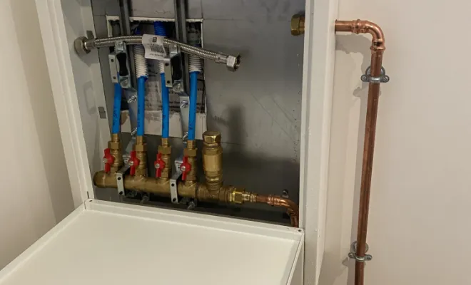 Nourrice d’alimentation des WC, ainsi qu’une machine à laver, par un réseau d’eau de pluie.